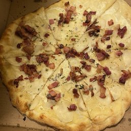 Potato bacon on original crust Potato bacon on original crust