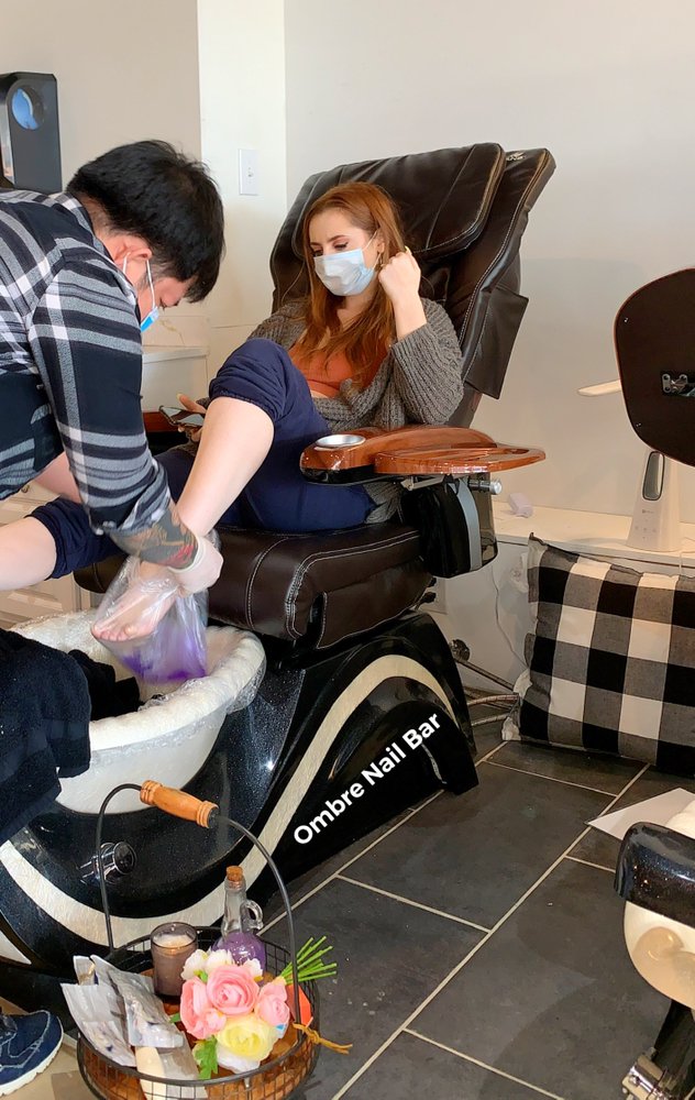 Ombre Nail Bar Logo