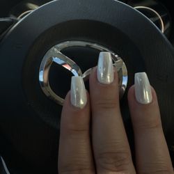 Diamond Nails - Crooked pointer finger nail