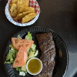 Tierra del Frío - Churrasco con tostones de plátano y ensalada