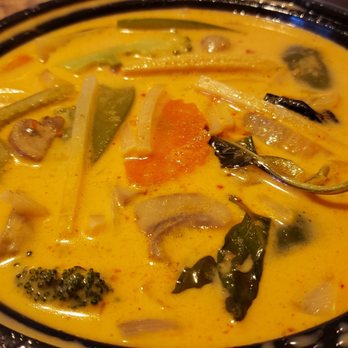 Montri Thai - Red curry ($12?), made vegan. Bland and watery. - Thai Near Me - Warrenville, Illinois