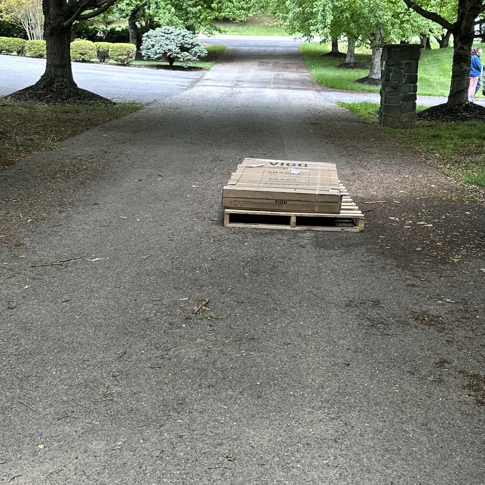 R&L Carriers - Terrible service. They left my package in the middle of my driveway entrance. - Couriers & Delivery Services Near Me - Canton, Massachusetts R&L Carriers - Terrible service. They left my package in the middle of my driveway entrance. - Couriers & Delivery Services Near Me - Canton, Massachusetts