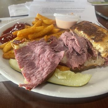 Thousand Island Cafe - Lot of meat on a Reuben deluxe - Mediterranean Near Me - Spring Hill, Florida