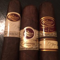 Discount Tobacco - Padron family reserve great stick..