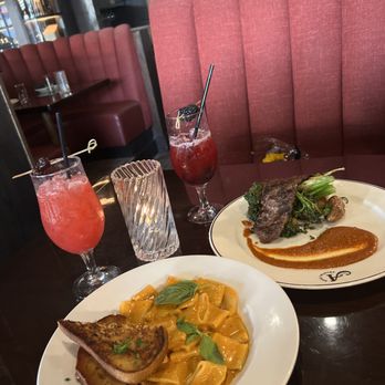 A Crystal Cove - THE FOOD WAS AMAZING! recommend the steak with veggies and the vodka pasta !! - New American Near Me - Newport Beach, California