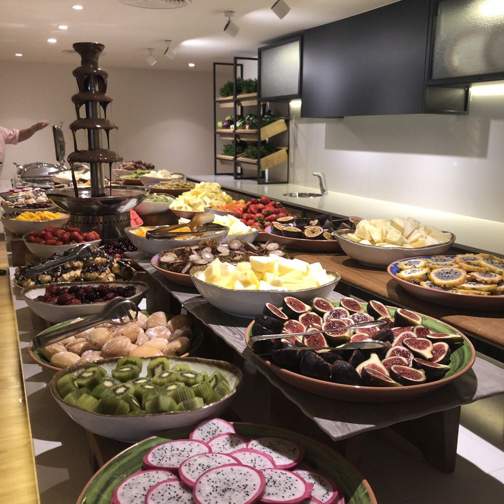 Iberostar Jardín del Sol Suites - Fruit buffet - Hotels Near Me - Palma, PM