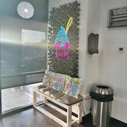 Yogurtology - Cute little photo op