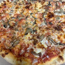 Benny's of Clarks Summit - Pepperoni, bacon, mushrooms and onions pizza
