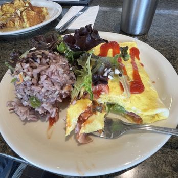 Liliha Bakery - Bakeries Near Me - Honolulu, Hawaii