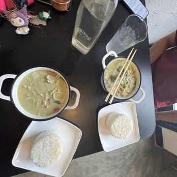 Chow Thai - White rice shaped like a pot. - Thai Near Me - Charleston, West Virginia Chow Thai - White rice shaped like a pot. - Thai Near Me - Charleston, West Virginia