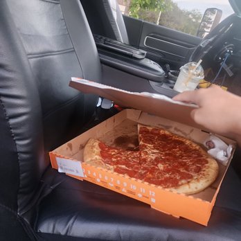 Roy's Towing - My road pizza and I rate Juan 100/10 - Towing Near Me - Thousand Oaks, California Roy's Towing - My road pizza and I rate Juan 100/10 - Towing Near Me - Thousand Oaks, California