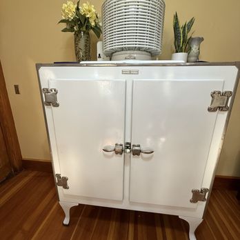 Hauberg Estates - Very old and working refrigerator - Civic Center Near Me - Rock Island, Illinois