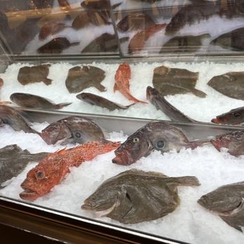 Carballeira - Inside the restaurant display 12/19/2023 - Seafood Near Me - Barcelona, B