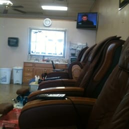 Pedicure chairs, there are 6.