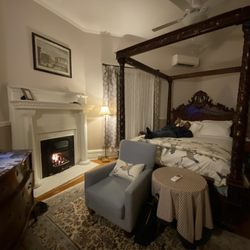 Albemarle Inn - Ribbons and Roses Room
