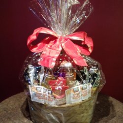 Star Struck Designs - This $25 gift basket is pretty heavy, filled with top quality treats. Makes an excellent gift basket for clients or as door prizes at events