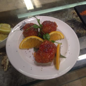 Time Out Market - Delicious tuna bites with melted mozzarella and sweet chili sauce - Public Markets Near Me - Lisbon, 11