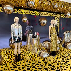 Louis Vuitton Beverly Hills Rodeo Drive - Polka dots and mirrors globes