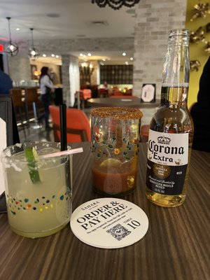 Uno Más Street Tacos + Spirits by null