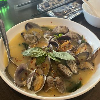Amazing Basil - Clam 7/10 - Asian Fusion Near Me - Fremont, California Amazing Basil - Clam 7/10 - Asian Fusion Near Me - Fremont, California