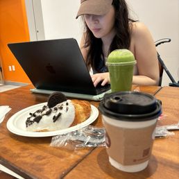 Hazelnut coffee, green smoothie, Oreo croissant