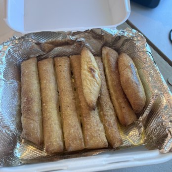 Vero's pizza - Breadsticks - Pizza Near Me - Bloomington, California