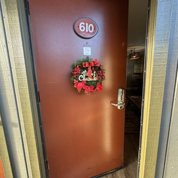 Cambria Pines Lodge - Our front door had a lovey Christmas wreath on it. - Hotels Near Me - Cambria, California Cambria Pines Lodge - Our front door had a lovey Christmas wreath on it. - Hotels Near Me - Cambria, California