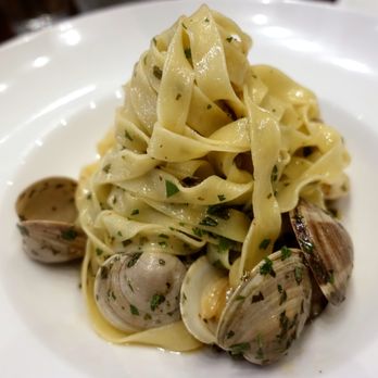 B2 Bistro + Bar - Vongole - Cocktail Bars Near Me - West Reading, Pennsylvania