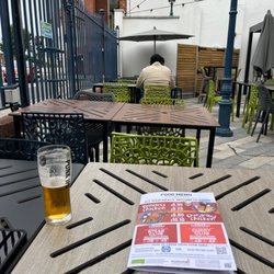 The Red Lion & Pineapple - Patio area