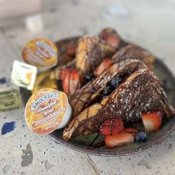 Hook'd USVI - French's toast with berries and Nutella