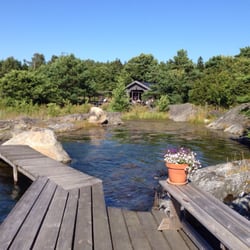 Krogen Båtshaket på Ålö - Mysig ingång från gästbryggan.