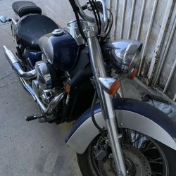Moto Tecnica - Chillin in my drive way