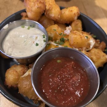 Louie's Wine Dive & Kitchen 119 - Cheese curds - Wine Bars Near Me - Leawood, Kansas