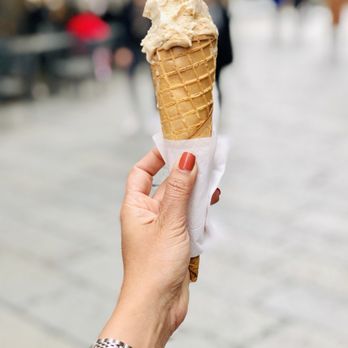 Gelateria Lariana - The tiniest scoop! Si, grazie! - Gelato Near Me - Como, LC
