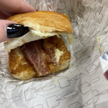 Wendy's - The sandwich I got two pieces of bacon and an egg no cheese and sauce - Burgers Near Me - White Oak, Pennsylvania