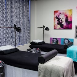 Chicago Lashes - Relax while our staff gives you longer eyelashes.