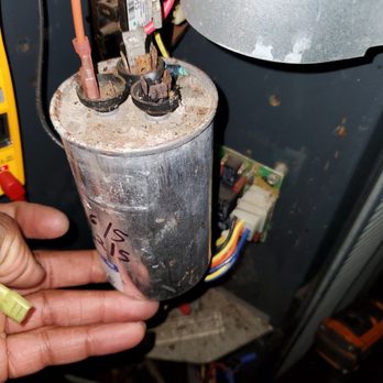 Calibur Electronix - Burnt wire terminal on a dual capacitor for an air conditioning system - Appliances & Repair Near Me - Windermere, Florida