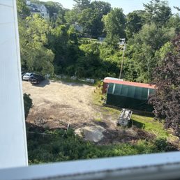 Garden View!!! The black line towards the bottom on the picture is dead bugs and dirt! Garden View!!! The black line towards the bottom on the picture is dead bugs and dirt!