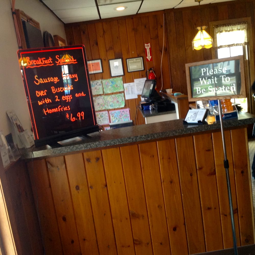 SAVARD’S FAMILY RESTAURANT CLOSED 30 Reviews 601 N Franklin St