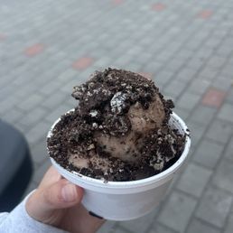 Vegan chocolate chip ice cream with oreos Vegan chocolate chip ice cream with oreos