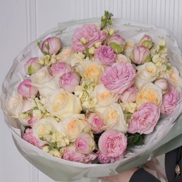 The original bouquet and how it's supposed to look. The original bouquet and how it's supposed to look.