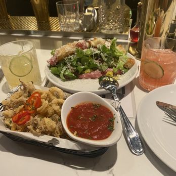 Della's - Drinks: Margarita & the Coachella Appetizer: Calamari & Della Salad Recommend: Girl Crush-Pizza - Pizza Near Me - Paso Robles, California Della's - Drinks: Margarita & the Coachella Appetizer: Calamari & Della Salad Recommend: Girl Crush-Pizza - Pizza Near Me - Paso Robles, California
