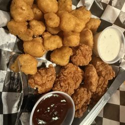 Willie's Food & Spirits - 1/2 lb boneless wings and fried cauliflower