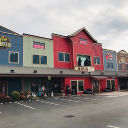 Exterior photo of Three Bears General Store - Pigeon Forge, Tennessee Exterior photo of Three Bears General Store - Pigeon Forge, Tennessee