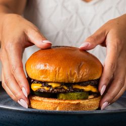 Botero Lounge - Botero Smash Burger