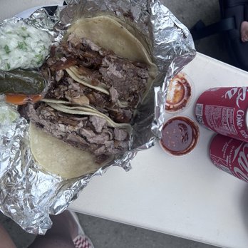 Carnitas El Momo - Food Trucks Near Me - Los Angeles, California Carnitas El Momo - Food Trucks Near Me - Los Angeles, California