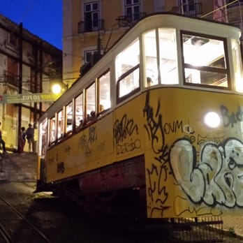 The Lisbonaire - Tramway connecting to the Bairro Alto is just around the corner - Vacation Rentals Near Me - Lisbon, 11