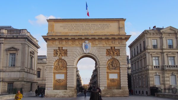 Arc de Triomphe by null