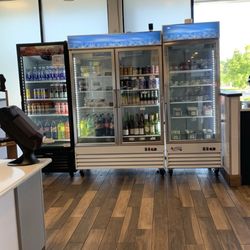 Uncle G’s Pizza - Cooler with drinks and dessert