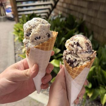 Suzy's Scoops - cookies & cream / s'mores single scoops - Ice Cream & Frozen Yogurt Near Me - Cannon Beach, Oregon Suzy's Scoops - cookies & cream / s'mores single scoops - Ice Cream & Frozen Yogurt Near Me - Cannon Beach, Oregon
